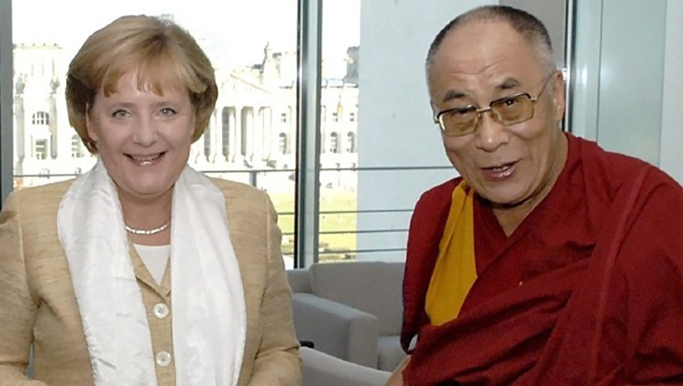 Его Святейшество Далай-лама и канцлер Германии Ангела Меркель в 2007 г.