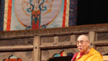 В Мехико Далай-лама начал учения по поэме Шантидевы «Путь бодхисаттвы» и посетил Папский университет