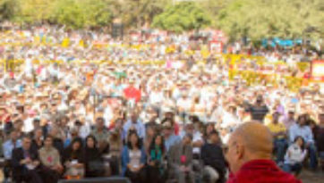 Далай-лама прочел публичную лекцию «Сострадание в действии» и посетил президентскую библиотеку в «Центре Фокса»