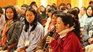 Его Святейшество Далай-лама провел беседу о светской этике и даровал учения группе вьетнамских буддистов