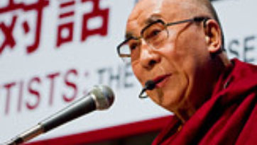 В Токио Далай-лама принял участие в беседе с учеными по теме «Вселенная, жизнь и образование»