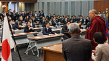 Далай-лама встретился с группой японских парламентариев