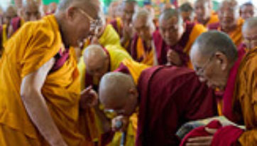 Второй день учений Далай-ламы по ламриму в монастыре Сера Чже