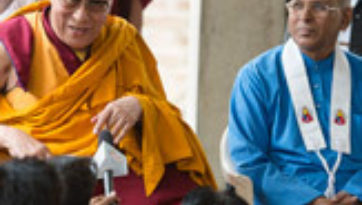 Далай-ламу тепло встретили в буддийском центре «Нагалока»