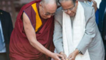 Далай-лама выступил с публичной лекцией о гуманном подходе к построению мира и посетил Фестиваль Тибета