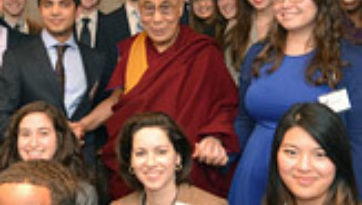 В Вашингтоне Далай-лама принял участие в беседе о счастье, свободе предпринимательства и благополучии человека