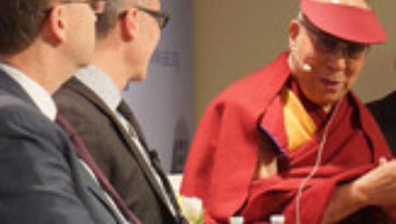 Экономика, счастье и поиски лучшей жизни. Далай-лама продолжил встречи в Американском институте предпринимательства