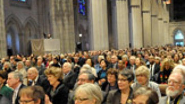 Далай-лама посетил Вашингтонский кафедральный собор и Национальный институт здравоохранения США