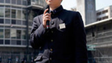 В Осаке Далай-лама посетил школу, буддийский центр и храм