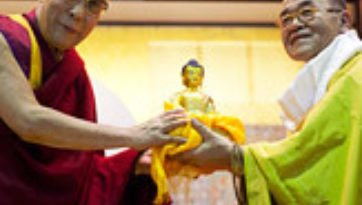 Далай-лама прочел лекцию о тантре в тибетском буддизме в университете Сучи-ин