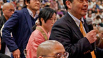 Перед отъездом в Токио Далай-лама прочел публичную лекцию в Коясане