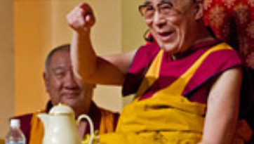 В Токио Далай-лама даровал однодневные учения