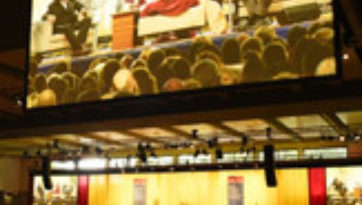 В Гамбурге Далай-лама провел публичные беседы о светской этике и дал несколько интервью