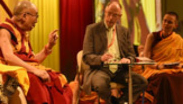 Далай-лама даровал в Гамбурге учения по поэме «Путь бодхисаттвы»