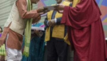 Далай-лама посетил церемонию вручения дипломов в Институте общественных наук им. Таты в Мумбаи