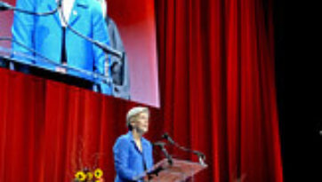 В последний день визита в Бостон Далай-лама прочел лекцию о воспитании сердца и ума