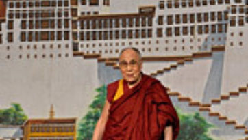 Перед отъездом из Нью-Йорка Далай-лама обратился к тибетскому сообществу и встретился с китайскими студентами