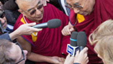 Далай-лама прибыл в Рим для участия в четырнадцатой встрече лауреатов Нобелевской премии мира
