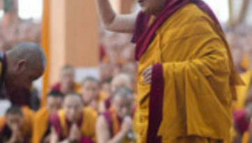 В монастыре Ганден Джангце прошел второй день учений Далай-ламы по ламриму
