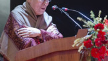 Далай-лама прочел лекцию о гуманистическом подходе к построению мира во всем мире в Калькутте