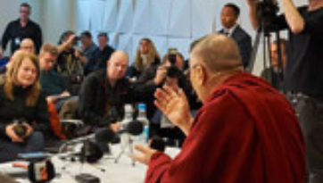 В Копенгагене Далай-лама прочел публичную лекцию «Сила через сострадание и единение»