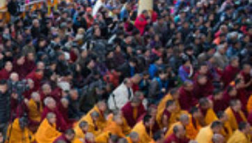 В день явления чудесных сил Будды Далай-лама провел учения по Джатакам