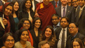 Далай-лама побеседовал с монахами из Шри-Ланки и встретился с американскими дипломатами