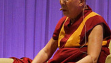 В Саппоро Далай-лама прочел публичную лекцию о всеобщей ответственности