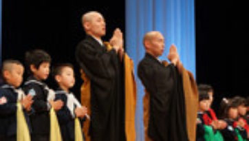 В Гифу Далай-лама ответил на вопросы журналистов и даровал учения