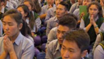 Далай-лама провел первую из двух вводных бесед о буддизме в «Тибетской детской деревне»