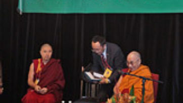 Молебен о долголетии Далай-ламы, встреча с представителями китайской интеллигенции и продолжение учений в Леуре