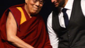 Далай-лама завершил учения по «Драгоценной гирлянде» и прочел публичную лекцию