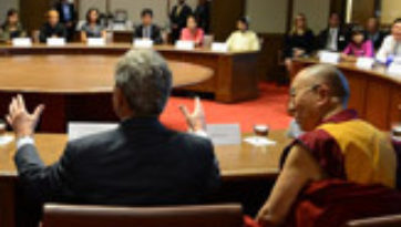 Его Святейшество Далай-лама стал гостем Президентского центра Джорджа Буша и посетил Южный методистский университет