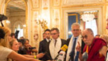 Далай-лама посетил ратушу Висбадена и парламент федеральной земли Гессен