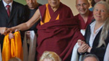 Далай-лама дал интервью корреспонденту «Таймс» в Кембридже и встретился со школьниками в Лондоне