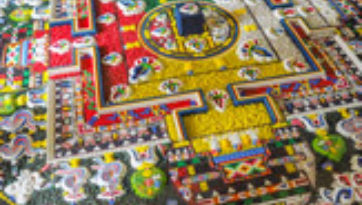 Далай-лама даровал учения по восьми великим тантрическим комментариям монастыря Гьюдмед