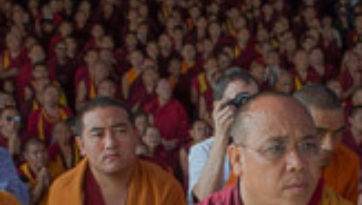 В Ташилунпо Далай-лама возобновил учения по 18 коренным текстам и комментариями традиции Ламрим