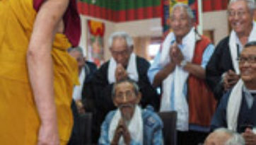 Восьмой день учений по 18 коренным текстам и комментариям традиции Ламрим в монастыре Ташилунпо