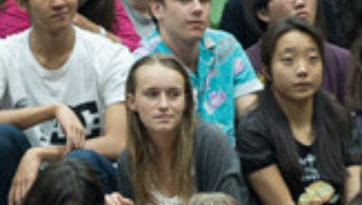 Далай-лама встретился с учениками школы при посольстве США в Дели