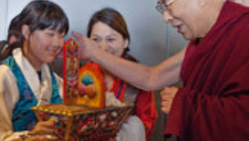 Далай-лама прибыл в Японию