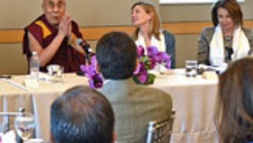 Далай-лама выступил с речью в Институте мира США и в Американском университете