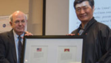 Далай-лама встретился с президентом Обамой и принял участие в обсуждении в Национальном фонде демократии