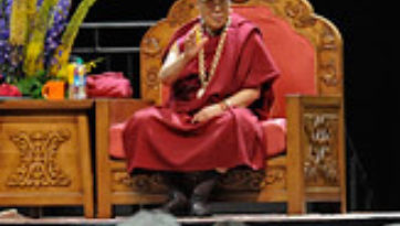 Далай-лама прочел публичную лекцию о сострадании и глобальной ответственности