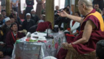 В Ле Далай-лама совершил паломничество в храмы различных вероисповеданий