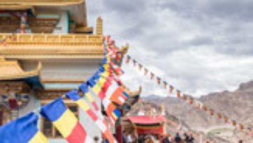 Далай-лама принял участие в празднике в честь основателя тибетской письменности Тхонми Самбхоты и встретился с тибетцами в Чогламсаре