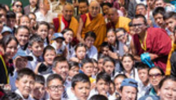 Далай-лама посетил деревни Сабу и Сток