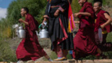 Далай-лама начал учения по трудам «Комментарий о бодхичитте» и «Светоч на пути к пробуждению»