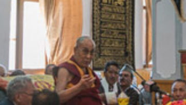 Далай-лама посетил мусульманскую старшую школу, Ладакскую ассоциацию монахинь и мечеть