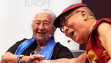 В Брюсселе прошел второй день конференции «Власть и забота» с участием Далай-ламы