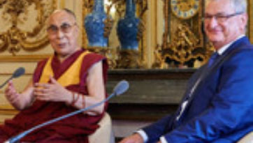 Продолжается визит Далай-ламы во Францию